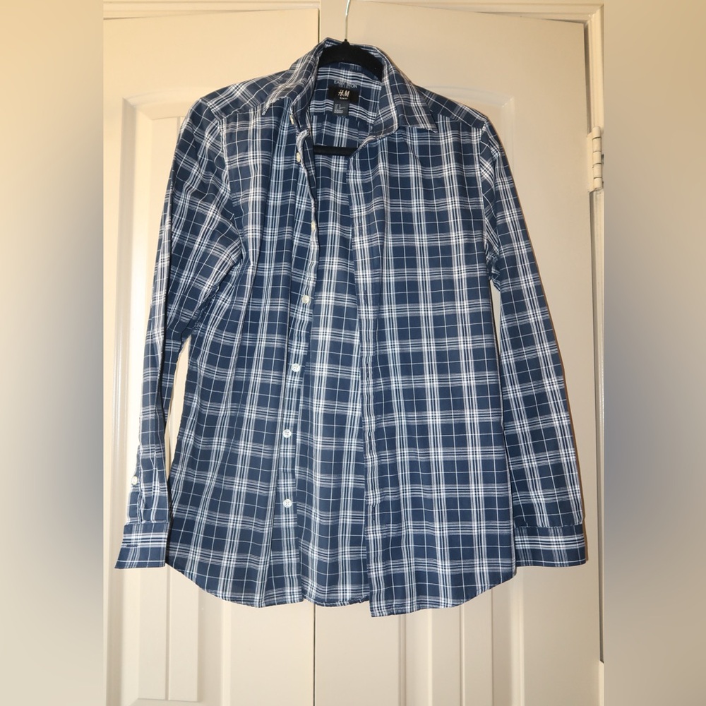 H&M Men's Navy and White Plaid Button-Up Shirt